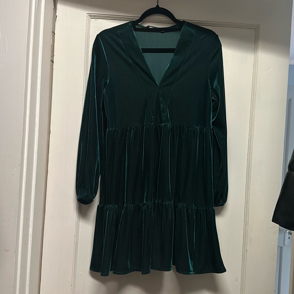 XS Zara Green Velvet Long Sleeve Dress